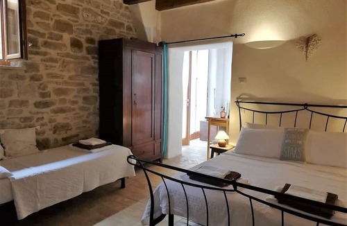 Assisi Other | Italian farmhouse in the countryside with 7 bedrooms and large pool