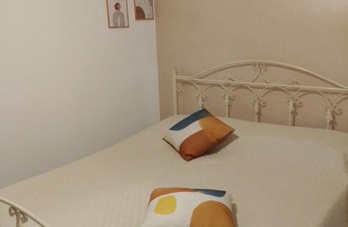 Lustra Bed & Breakfast | JOSEPHINE'S HOUSE ROOMS