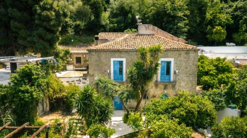 Capo d'Orlando House | La Casa del Nespolo - Exclusive Country Suites - Seaview Pool & Self Check-in