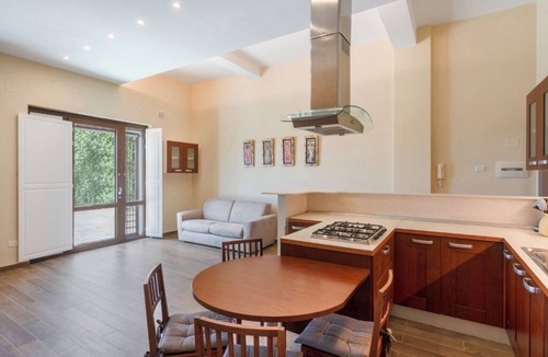 Pellezzano Apartment | La Maison Chic about 5 km from Salerno has 3 cozy rooms