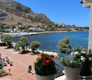 Sferracavallo House | La Piazzetta a Mare Holiday House