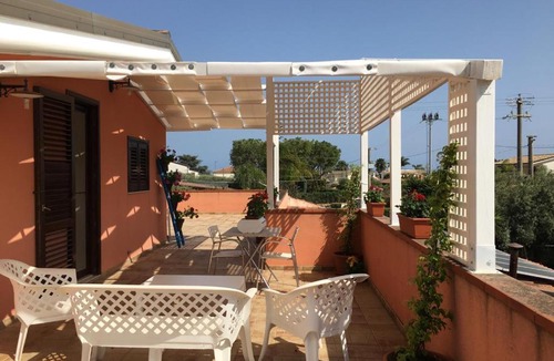 Fontane Bianche House | La stanza delle Muse in Villa con Piscina