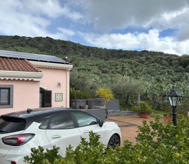Biancavilla House | la Tana di Luna
