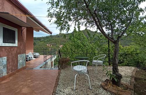 Piedimonte Etneo Villa | La terra dei ciliegi tra l'Etna e il mare di Taormina