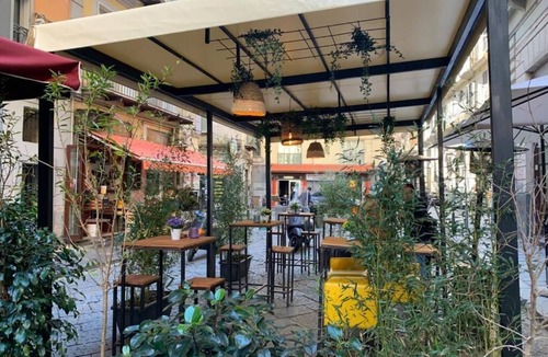 Historical Center Apartment | La terrazza sul porto, large vacation home in the heart of Naples