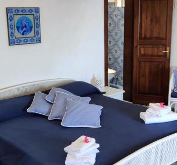 Santa Marina Salina Bed & Breakfast | La Villa Rossa