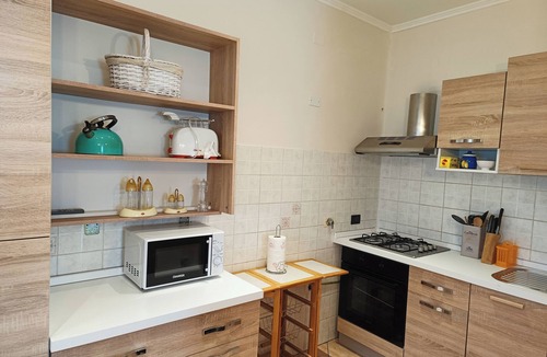 Acquaviva Cottage | LA VINOVA Ancient House Walking Distance - A/C, Private Patio & Panorama