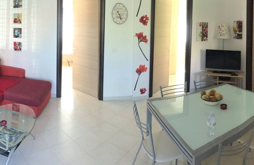 Pizzo Apartment | Large 2 bedroom apartment close to swimming pool and beaches