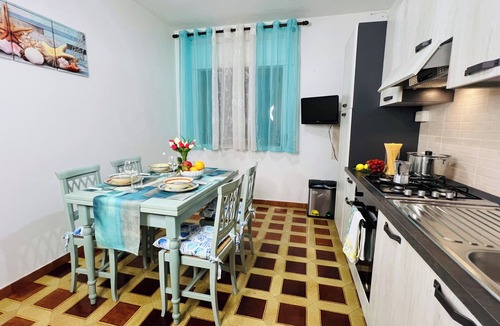 Tropea Apartment | Large Apartment in Tropea Center for max 10 people, free parking, near station