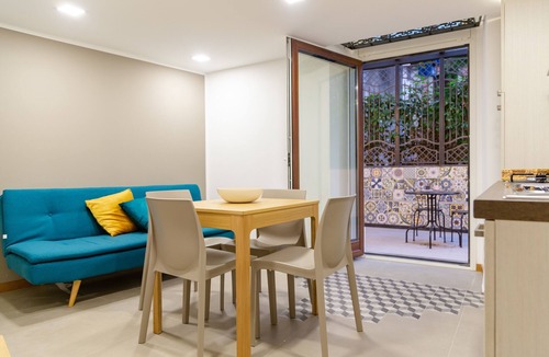 Catania City Centre Cabin | Le Gemme - Rubino Apartment