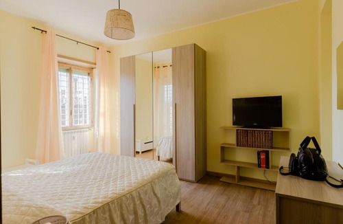Zona XV Torre Maura Apartment | Le Rondini Apartment, 5 persone, 2 balconi, Policlinico Tor Vergata e Casilino, Metro C Torre Maura per il Colosseo a 10 minuti, WI-FI, aria condizionata