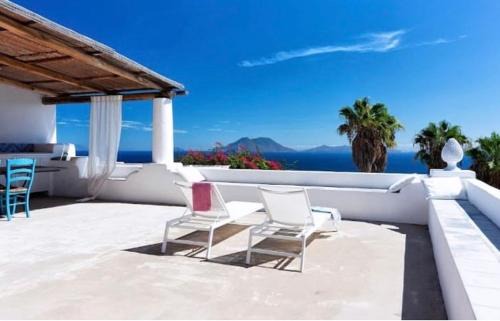 Filicudi Porto House | Le Sette Sorelle