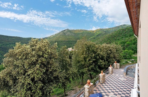 Serramezzana Apartment | Leucosia Room with Sea View, Wi-Fi and Air Conditioning