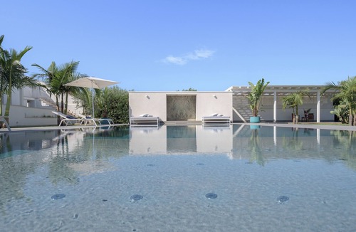 Fontane Bianche Villa | LM7 VILLA a stone's throw from the sea, Infinity Pool, Hydro, Wi-Fi, Garden