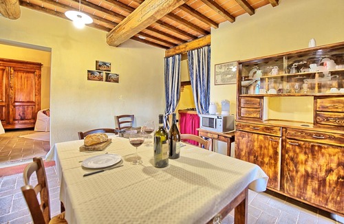 Castelnuovo Berardenga Apartment | Lovely apartment for 3 people with pool, A/C, WIFI, pets allowed and panoramic view