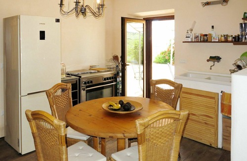 Cologna Spiaggia Villa | Lovely apartment in villa with hot tub, WIFI, A/C, pool, TV, patio, pets allowed, panoramic view