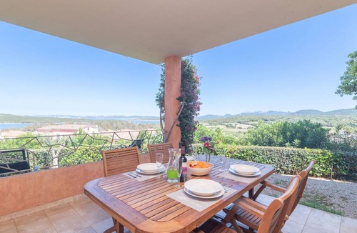 Porto Pozzo Apartment | Lovely apartment for 4 guests with pool, A/C, WIFI, terrace and pets allowed