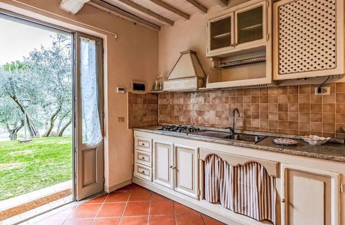 Montalcino Villa | Lovely apartment in villa for 4 guests with WIFI, pool, patio, pets allowed and panoramic view