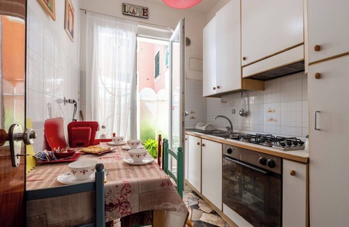 Albisola Superiore Apartment | Lovely apartment for 5 people with WIFI, A/C, terrace and pets allowed