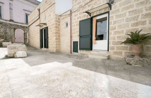 Morciano di Leuca Apartment | Lovely apartment for 4 people with A/C, TV, patio and pets allowed