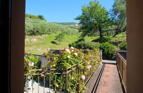 Santo Stefano del Ponte Villa | Lovely apartment in villa for 4 guests with WIFI, TV and pets allowed