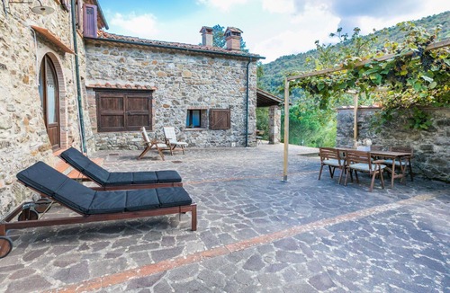 Montieri Apartment | Lovely apartment for 13 guests with WIFI, TV, patio and pets allowed