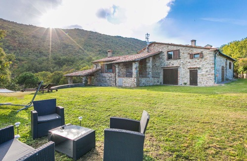 Montieri Apartment | Lovely apartment for 13 guests with WIFI, TV, patio and pets allowed