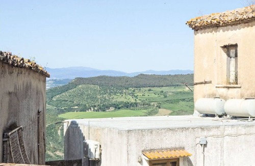 Strongoli Apartment | Lovely apartment for 4 people with WIFI, balcony, pets allowed and panoramic view