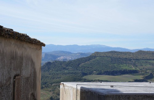 Strongoli Apartment | Lovely apartment for 4 people with WIFI, balcony, pets allowed and panoramic view