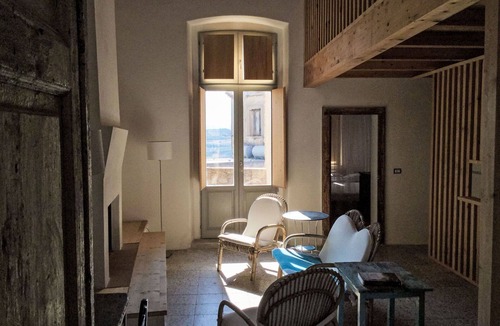 Strongoli Apartment | Lovely apartment for 4 people with WIFI, balcony, pets allowed and panoramic view
