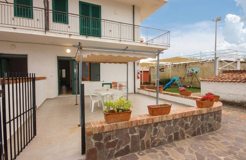 Casal Velino Apartment | Lovely apartment in Casal Velino with WiFi