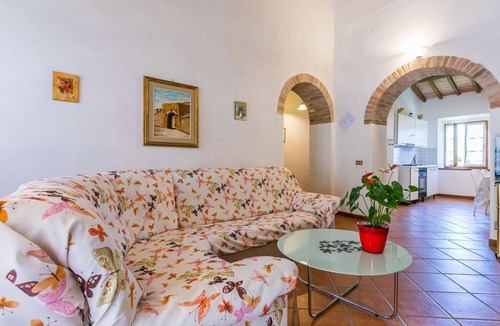 Volterra Villa | Lovely apartment in villa for 7 guests with pool, WIFI, TV, patio and parking