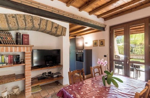 Montefiascone Villa | Lovely apartment in villa with WIFI, hot tub, pool, TV, patio, pets allowed and panoramic view