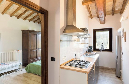 Montefiascone Villa | Lovely apartment in villa with hot tub, A/C, WIFI, pool, TV, patio, pets allowed and panoramic v.