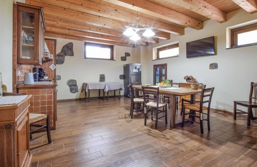 Mitogio House | Lovely home in Motta Camastra with WiFi
