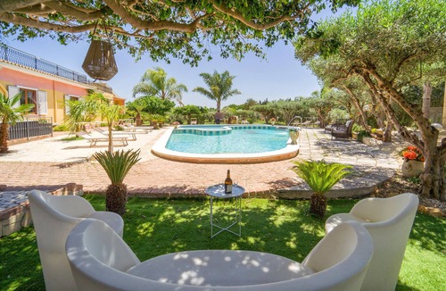 Menfi House | Lovely home in Menfi AG with private swimming pool, can be inside or outside
