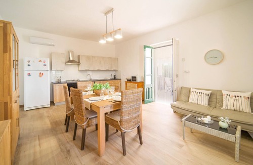 Menfi House | Lovely home in Menfi -AG- with private swimming pool, can be inside or outside