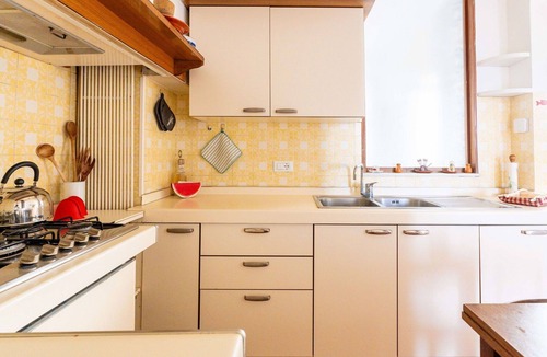 San Bartolomeo al Mare Apartment | Lovely apartment for 6 people with WIFI, A/C, balcony and pets allowed