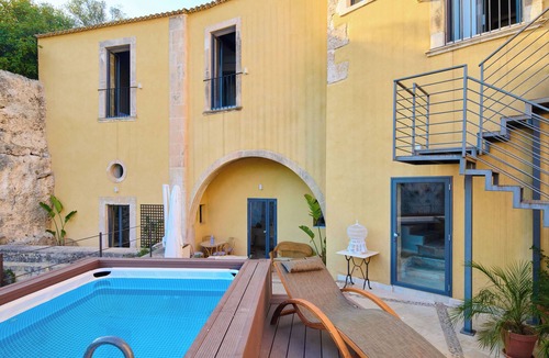 Grottasanta Villa | LTM GREENHOUSE Evocative historic home in the Latomia dei Cappuccini
