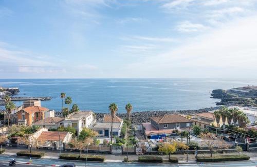 Picanello-Ognina-Barriera-Canalicchio Apartment | Luminoso Appartamento Vista Mare sul Lungomare