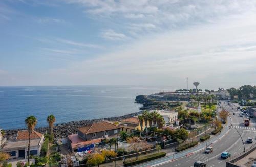Picanello-Ognina-Barriera-Canalicchio Apartment | Luminoso Appartamento Vista Mare sul Lungomare
