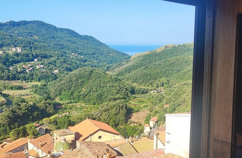 Sangineto Apartment | Lumiravista - Panorama: Cozy House with Hills and Sea View