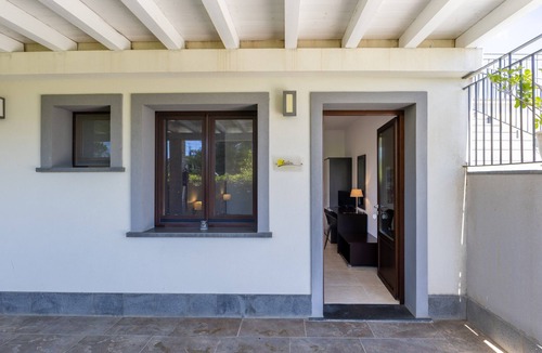 Mazzarino Apartment | Lustru Room with Mountain View, Wi-Fi, and Air Conditioning