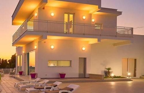 Favara Villa | Luxurious Villa in Favara + Pool
