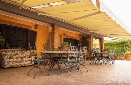 Aurelio Villa | Luxurious villa with pool near St. Peter's and the Vatican. Pets allowed.