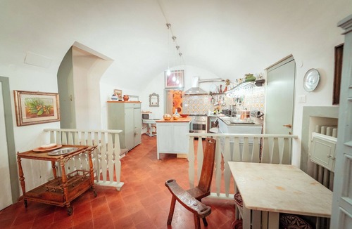 Zona III Marcigliana Villa | Luxury holiday villa rental 8km from Rome centre aircon/pool/bbq/garden/services