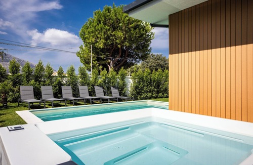 Palermo Villa | Luxury Jacuzzi Villa Athena