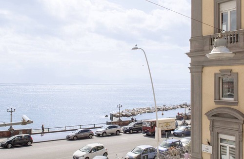 Santa Lucia Apartment | Luxury San Carlo apartment in the heart of Naples with sea view
