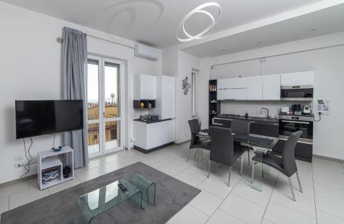 Historical Downtown Salerno Apartment | Luxury Seaview Apartment with Lift & Parking in Salerno City Center - Maison Dorotea