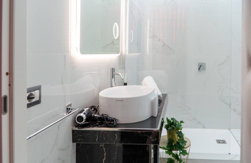 Ostiense Apartment | Luxury suite con vasca idromassaggio a tema Eros vicina al centro di Roma